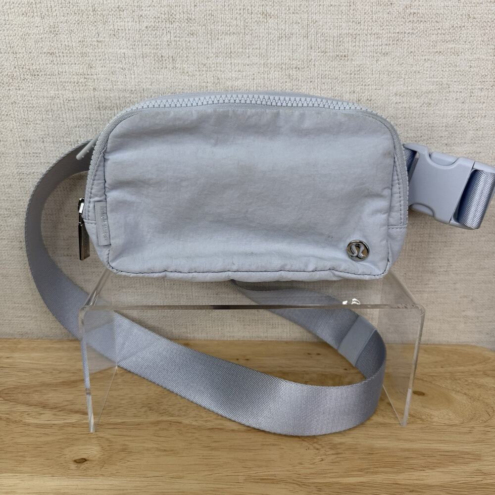 LULULEMON EVERYWHERE Belt Bag Fanny Pac Crossbody Bag Light Blue Gray Gunmetal